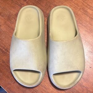 Yeezy slides size 8